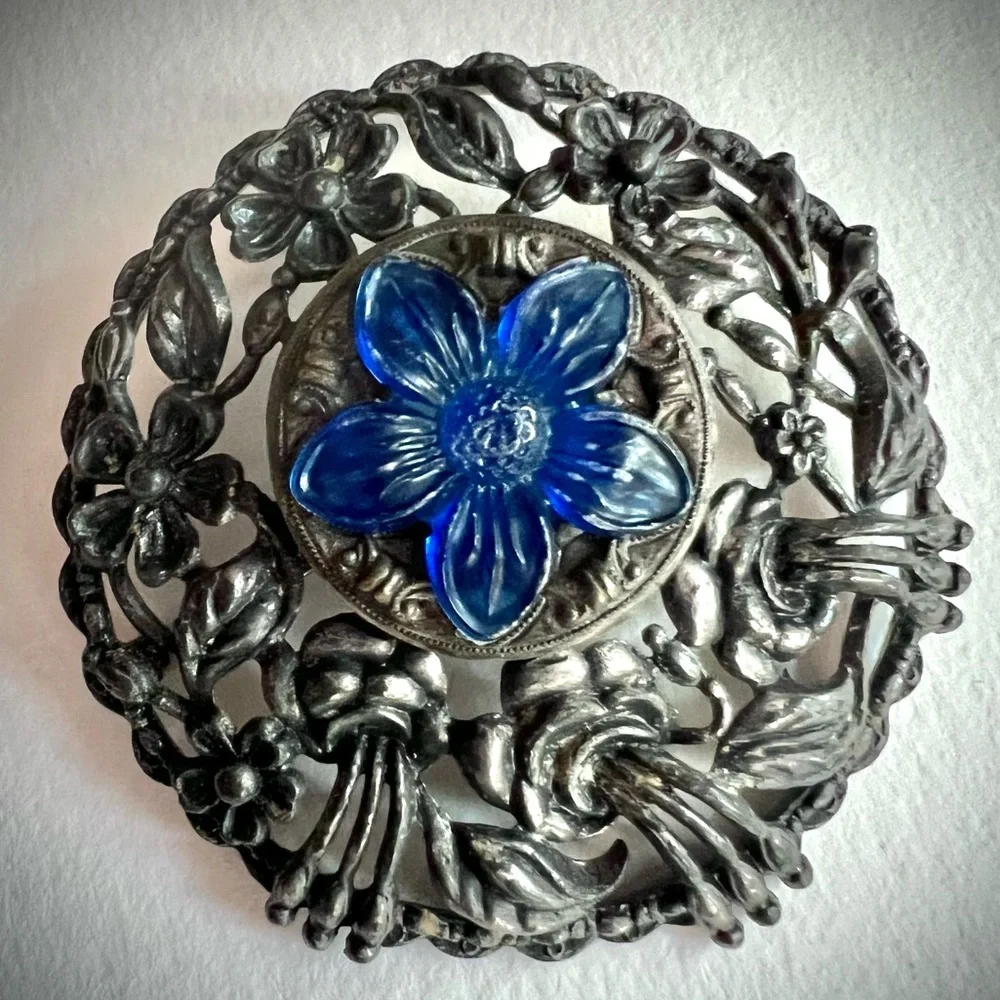 Vintage Brooch Metal Floral Daisy Roses Victorian Lapel Scarf Pin